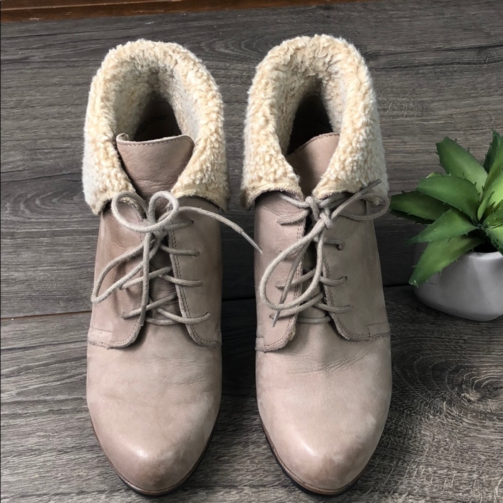 Nordstrom Caslon Leather Suede Wedge Bootie Fleece Trim Ivory Cream 8